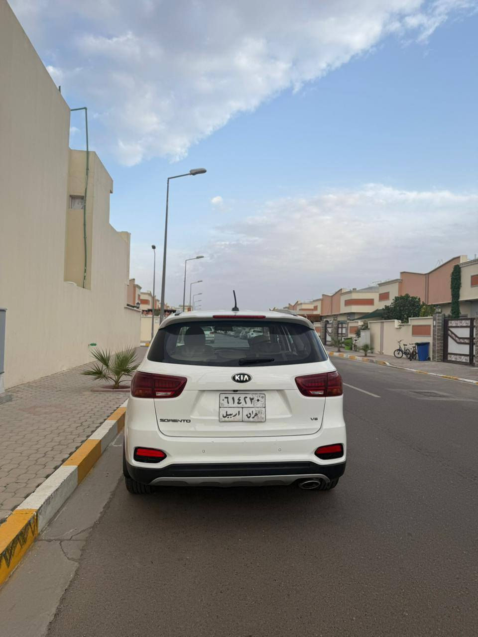 السلام عليكم سورنتو موديل 2020 خليجي محرك ٦ سلندر
السيارة كفالة عامة من الصبغ قطرة صبغ ما بيهة حتى دعاميات  و كفالة من فتح والتبديل بيهة فقط بارد بسيط جدا بلباب 
 رقم اربيل
 موصفاتهة 
بصمة 
جنطة كهرباء 
ثلاث قطع تبريد 
ثلاث وضعيات قيادة 
سبعة راكب 
حساس امامي و خلفي 
بردات خلفية 
كامرة خلفية دوارة 
مري شفط 
اشارة ترحيب 
بصمة ابواب
كشنات جلد و كهرباء السايق والي بصفة 
مكينة 6 سلندر كفالة عامة من فتح 
الكير كفالة عامة من فتح 
ماشية ٨٤ الف كيلو متر  
عنواني بصرة
السعر ٢٤٠
للاستفسار *********** البصرة, العراق
