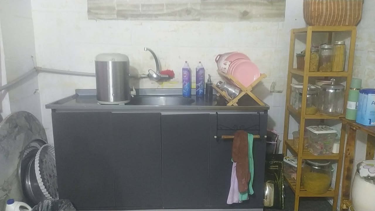 مەخسەلی لەگەڵە کەوەنتەرەکە درێژی 2مەترو25// پانی 2مەترونیو لەهەولێربنەسڵاوەم      مەخسەلەکەش   پانی  مەترەک ونیو 
500ومەعامەلە    زۆرخاوێن ونوێییە


**إذا كنت صاحب هذا الإعلان وتريد حذفه لأي سبب، رجاءا أرسل رسالة إلى الدعم الفني**