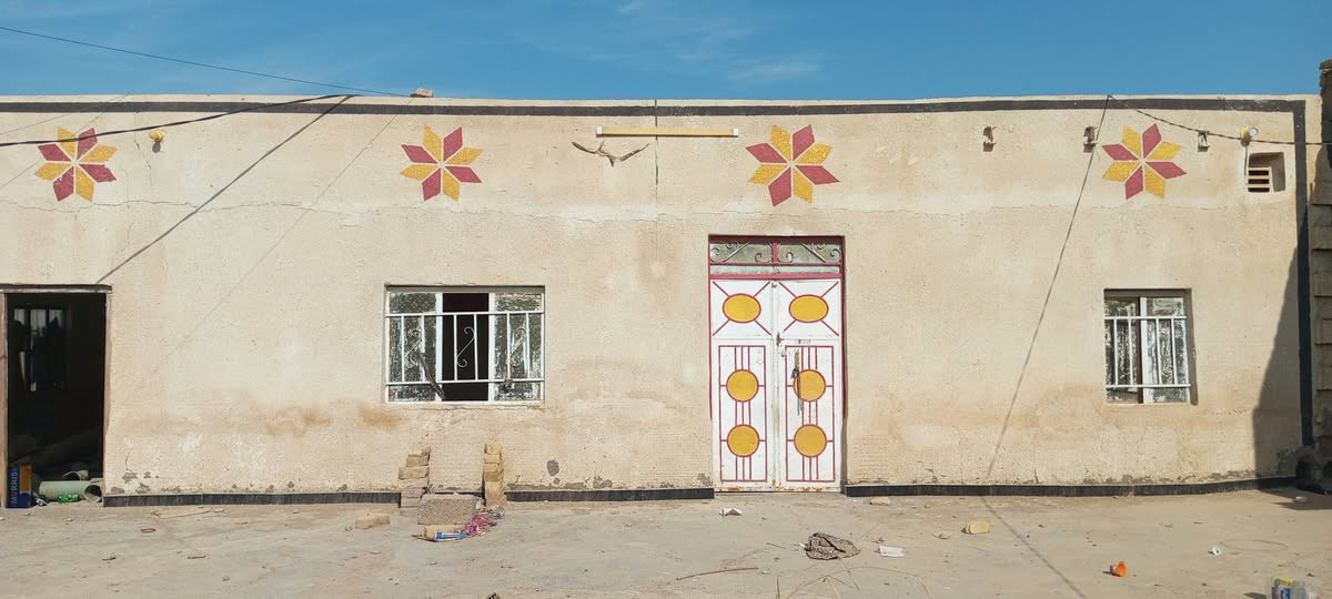 سلام عليكم بيت للبيع المساحه متر 350 مع غرفتين وصاله ومطبخ ودوانيه حي المام الرضا
قرب المدرسه الابتدائيه 
بيت جاهز مع كهرباء وماي ومجاري الاتصال على الرقم‏‪***********‬‏ 
زراعي السعر 15 وبيه مجال الشراي
