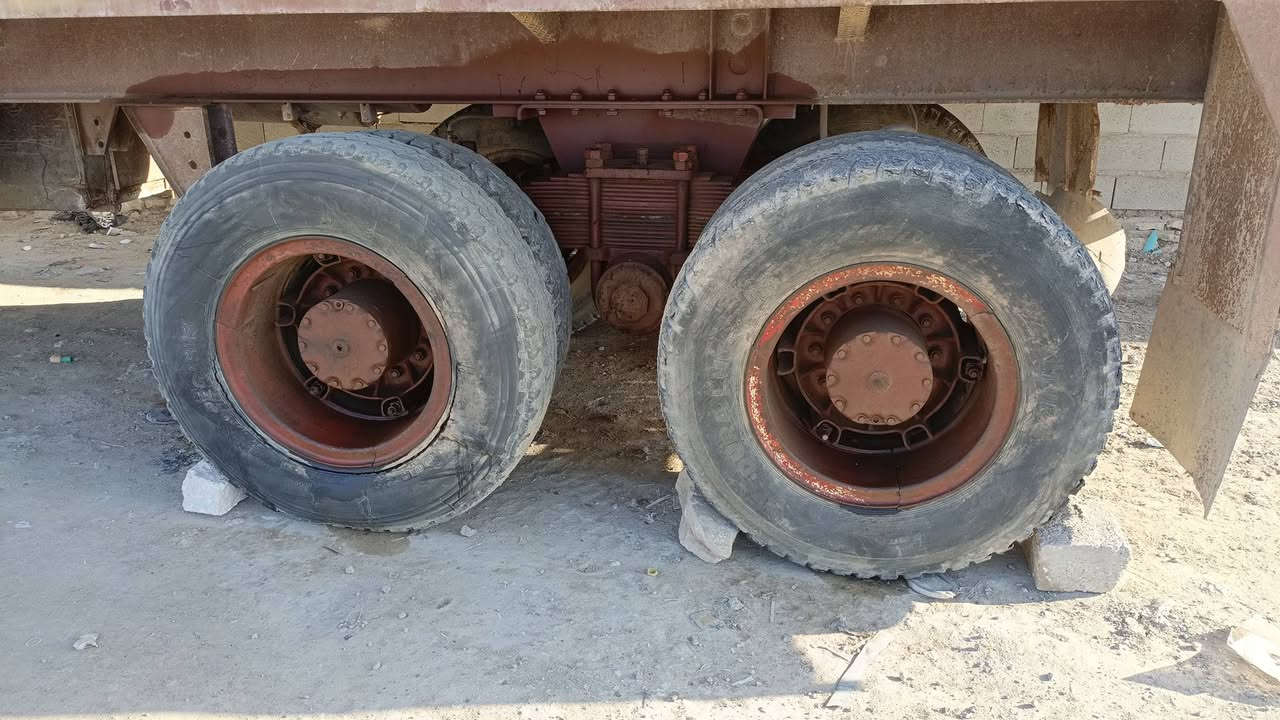 عربانه لبيع حداديه شاصي 16 مجموعتها 14 جديده دناكير برينه سربس شريد 3 موجود جيب وشد الثالث تايرتها تعبانه مال وكفه جناب جدد ثلاجه مطبخ صناديك كاعيه جديده مقلفه العربانه السعر 55 وبيها مجال لشراي مكانه الرمادي الخمسه مكلف بنشر مارد خاص استفسار عل رقم  ‏‪***********‬‏
