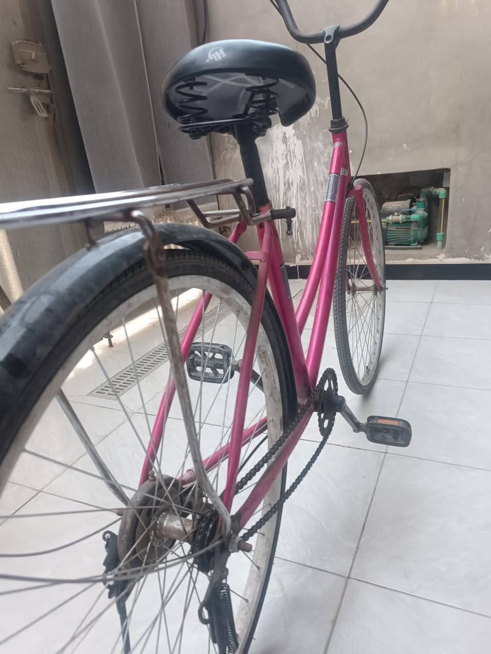 سلام عليكم باسكل
للبيع حجم 26 كامل عده

جامل امامي  السعر65 

هذه رقم راعيه ***********
