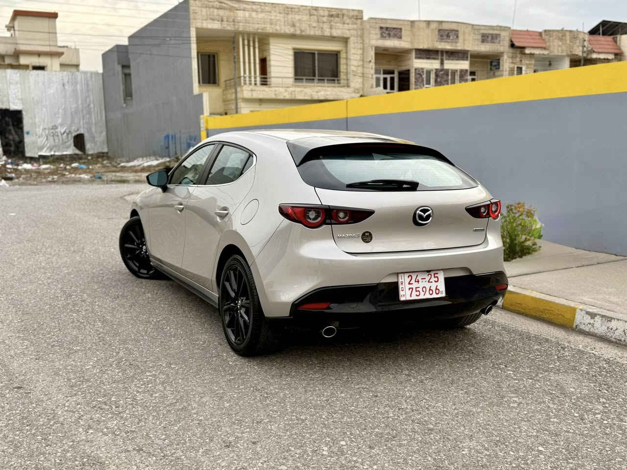 مازدا ٣
هاشباک
مۆدێل ٢٠٢٥
٢٣٠٠٠ مایل رۆیشتیە
تەنها یەک پارچەی سبوغە ، بێ ژورێ بێ ناو گرتن ئارباگەکانیشی سیستەمە
نرخی : ١٣٥$ وەرەقە
شوێن هەولێر
ژمارە تەلەفون : ***********
