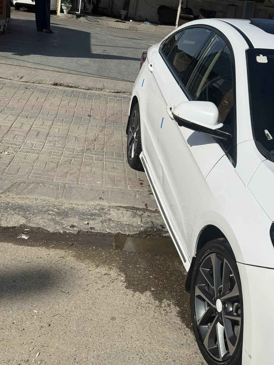 السلام عليكم شيري اريزو 6 للبيع مديل22 السياره فول  كير محرك حداديه تبريد كفاله. السياره بيه مكانات بارد.   السياره مطلوبه للمصرف قطع قسط مباشر.   من الراتب. الشعر $90 لاستفسار اكثر عله الرقم ***********
