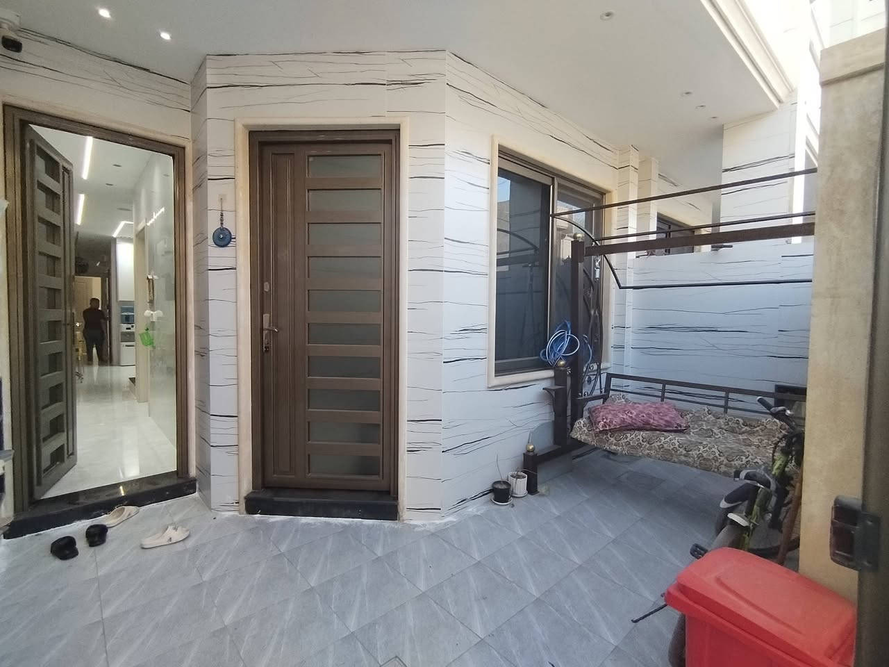 🔴 دار للبيع 🏘🔑🔑FOR SALE 

🔴الموقع👀حي الفلاح الثانية خلف دائرة المرور

🔴 ملك صرف طابو الزهور

🔴مساحة الدار ( 100 ) متر

🔴الواجهة (5)  متر

🔴 طابقين بناء حديث 2024

🔴الطابق الأول يتكون من غرفة نوم وهول واستقبال ومطبخ وصحيات.. 

🔴 الطابق الثاني يتكون من غرفتين نوم وهول وصحيات وبيتونه وسطح عدد 2

🔴 يحتوي الدار ع نظام سبالات وكاميرات وستلايت وغسالات تبريد مركزي .. 

🔴للأستفسار عن عروضنا العقارية المتميزة وأسعارها ⤵️مراجعة

          🎖 فنر للعقارات 🎖
     

🔴العراق↔️الموصل↔️ حي الاخاء سايدين كنيسة تايتنك مقابل البسة الأصدقاء أو ألتواصل معنآ ⤵️على الارقام
☎️(***********) ابو حسن
☎️(***********) ابو حسن
☎️(***********) ابو عماد 
☎️(***********) ابو عماد
