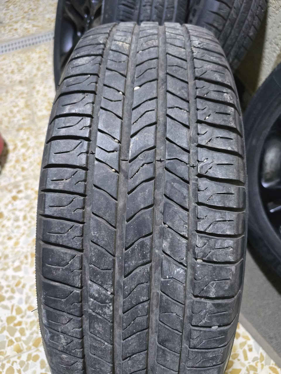 السلام عليكم
تخم ويل ١٧ مال جارجر بلادي مصبوغ اسود
اشتريته وماصار ع سيارتي (بوليسي )يطخ بالفلنجه
بي زوج مشلن طك كارتون
وزوج واحد منهم مسحوك
رايد مراوس بويل ٢٠ بلادي 
مكاني العماره 
رقمي ***********
