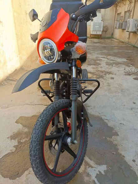 سلام عليكم دراجه دايون للبيع موديل 2025  دراجه رقم أربيل لوحات ثنين انكليزي دراجه اخت الزيرو ماشيه 70كيلو
ويل 18 محرك 200 سعر2300 وبيها مجال
مكاني النجف
موجود تصال وتساب ***********
