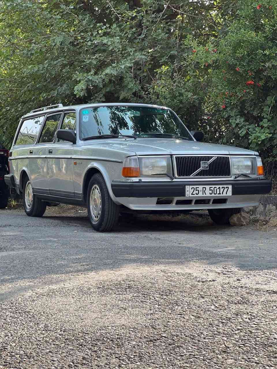 السلام عليكم  للبيع VOLVOحجم 240موديل 1991منضومه تبريد جديده شرط ثلج مكينه بلاد بخاخ غرفه جديده كفاله عامه السعر65وبيها مجال لاستفسار اكثر هذه الرقم ***********
