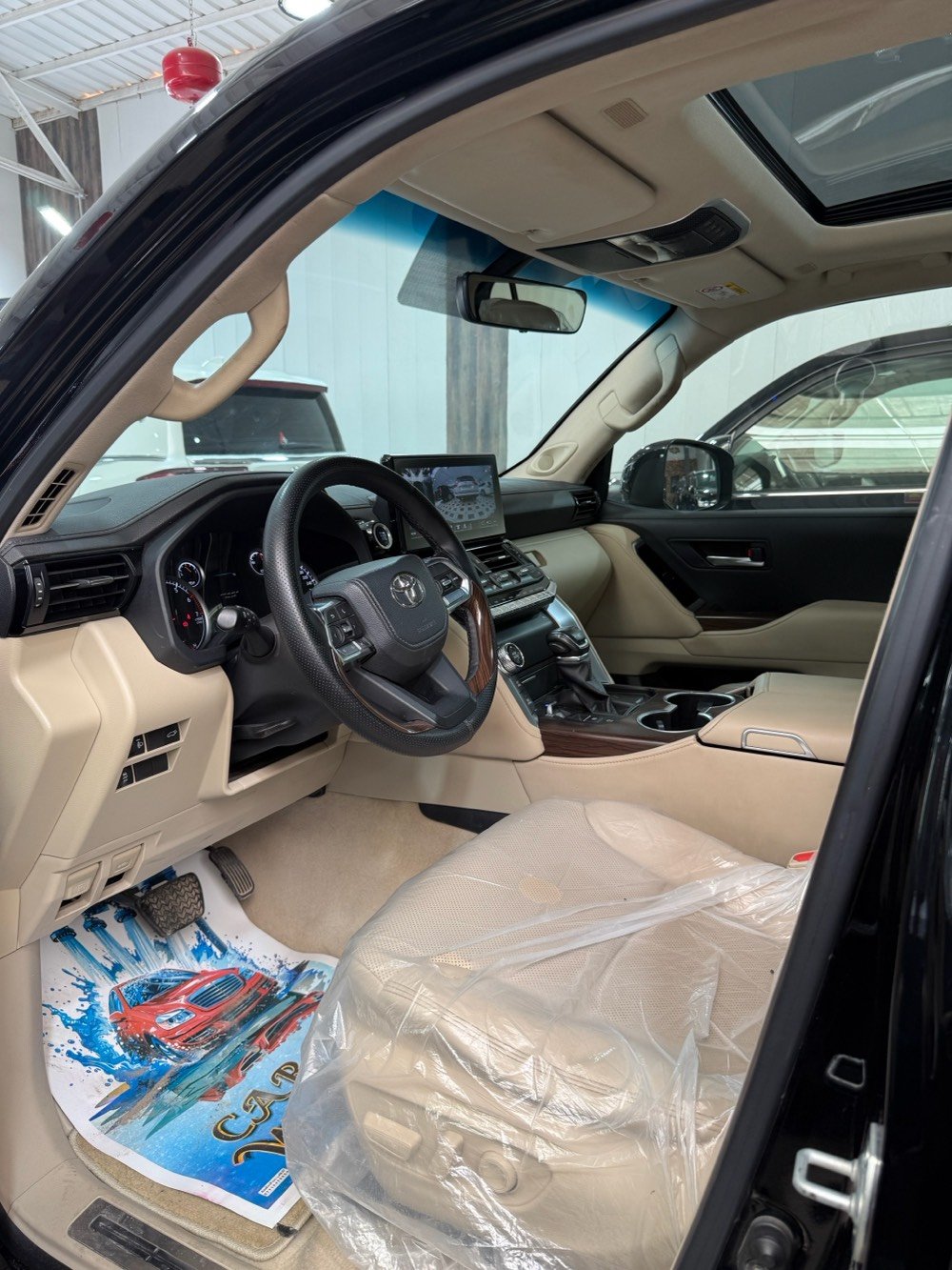 * لاندكروزر GXR لمتد ساز 2022  بغداد كامل 
* ⁠سعد العبيدي (7700637589)
* ⁠الموديل : 2022 ساز مغلفة ppf
* ⁠السعر (63.000 $( مكفولة
* ⁠اللون ااسود بلاك ادشن  رقم بغداد 
* ⁠العداد(108 الف كم ) 
* ⁠محرك (3500  cc) توين تيربو 
* ⁠بصمة تشغيل بصمات ابواب عدد (5) 
* ⁠شاشة امامية بالحجم الكبير )
* ⁠4 كامرات محيطية (360 درجة)
* ⁠لحاية امامية خلفية كت لاندكروز 
* ⁠فتحة سقف (سلايت) 
* ⁠كراسي الامامية كهرباء 
* كراسي الامامية تبريد 
* ⁠مقاعد (7) راكب دفع رباعي (4 * 4) 
* ⁠ثلاجة وسطية جنطة كهرباء 
* شاحن واير ليس تشغيل عن بعد 
* ⁠حساس امامي خلفي مري طي كهرباء 
* ⁠وباقي مواصفاتGXR المتد المعروفة 
* ⁠السعر (63.000 $)رقم بغداد
* بغداد - معارض النهضة - الشارع الثاني - شركة ذرى الخليج هـ(***********)
