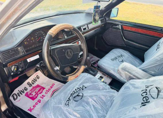 من رخصت الادمن .
السلام عليكم اخوان.
مرسيدس دب E300.
مديل1986.
رقم انبار مشروع وطني شرط التحويل ثاني يوم..
سياره جاهزه عل اخر حباية.
بيه قاعدة وحدة معمرة.
حدادة عامة عربانه خلفيه وصدر 100/100.
تخم تاير جديد .
منضومه تبريد جديدة .
لايت بك لايت كصة مو التجاري.
عليهة منضومة زينون شمسي .
سنتر لوك جديد .
مكينة 2.5ديلكو .
السيارة تعمير جديد .
مصبوغه عام اثر جراد.
ABS شغال .
السعر.63وبيه مجال للطيبين.
سيارة بيه ملاحضات بصيطه كلش.
مكان السيارة بصرة قضاء المدينة.
متواجد وتساب فقط .
***********.
