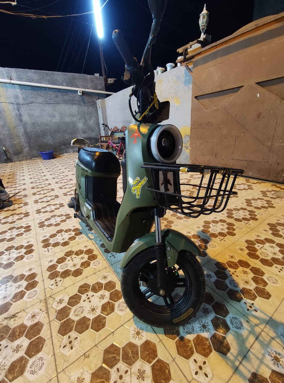 دراجة شحن للبيع موديل 2025 خمس بطاريات دبل نظيفة على فحص سعر خاص ***********
