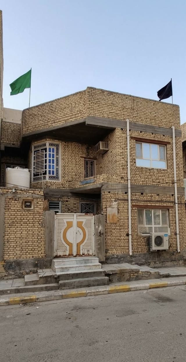 🏠 فرصة للسكن الراقي في قلب الناصرية 🏠
للبيع بيت مميز في منطقة الشعلة بمركز المدينة، يتميز بموقعه الاستراتيجي وتصميمه الحديث.
📍 الموقع:
الناصرية - مركز المدينة - منطقة الشعلة.
الموقع: خلف مستشفى الرحمن الأهلي مباشرةً (موقع حيوي ومخدوم).
📐 تفاصيل العقار:
المساحة: 125 متر مربع.
سند العقار: طابو صرف.
تاريخ البناء: 2016.
الحالة: البيت كامل ومكتمل، جاهز للسكن مباشرةً (لا يحتاج لأي إضافات أو نواقص).
📞 للتواصل والاستفسار:
يمكنكم الاتصال مباشرةً أو مراسلتنا عبر الواتساب على الرقم:
[ *********** ]
