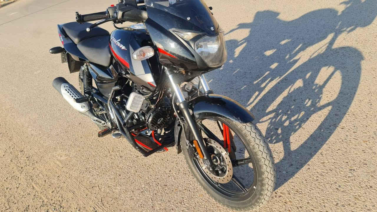 السلام عليكم
دراجة بولسر موديل 2023هندي 
دراجة كلش نضيفه ماشيه 7 الاف
رقم نكليزي بغداد وسنويه تحويل ثاني يوم 
وياها درع وسوبايه 
*********** اتصال واتساب
العنوان ابو غريب
