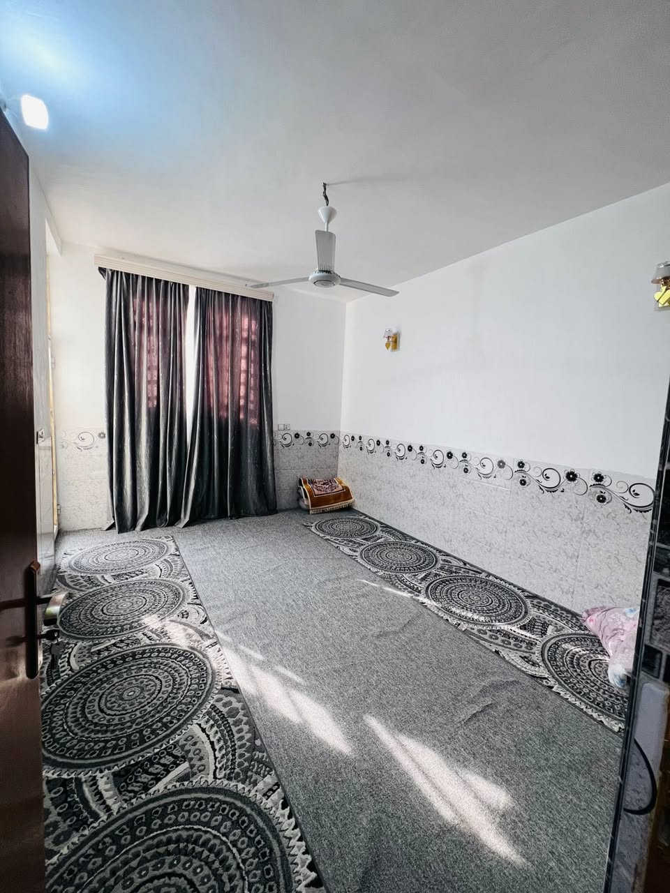 ‏يا الله بيت للبيع نجف حي ميسان زراعي المساحة 118 متر

‏قرب سكله الكرعاوي البيت صب كونكريت السعر. 59

‏يحتوي على غرفتين صالة مطبخ استقبال صحيات داخلية وخارجية
""""""""""""""""""""""""""""""""""""""""""""""""""""
           ‏الاتصال. ***********    ***********
            ‏مكتب أبو حوراء الحسناوي العقار

‏عنوان المكتب نجف حي ميسان مقابيل السوق الأخير

‏يوجد لدينا بيوت للإيجار للبيع شراء رهينة
""""""""""""""""""""""""""""""""""""""""""""""""""""
