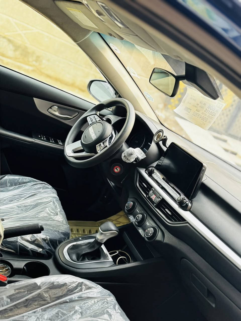 فورتي 2022وررد امريكي حادثها موضح بالصور مكان السياره بصره مركز المدينه بالمعقل السعر133ورقه وبيها مجال 
للاستفسار :***********
