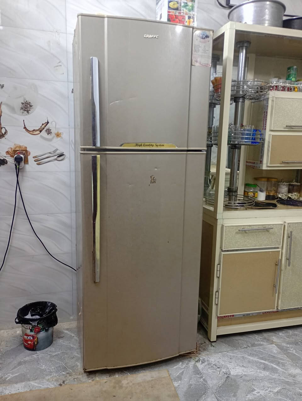 كاونتر البيع سعر 300 أو بي مجال وثلاجه حجم كبير 200 أو بي مجال المكان الزعفرنيه  *********** المعلومات اتصل
