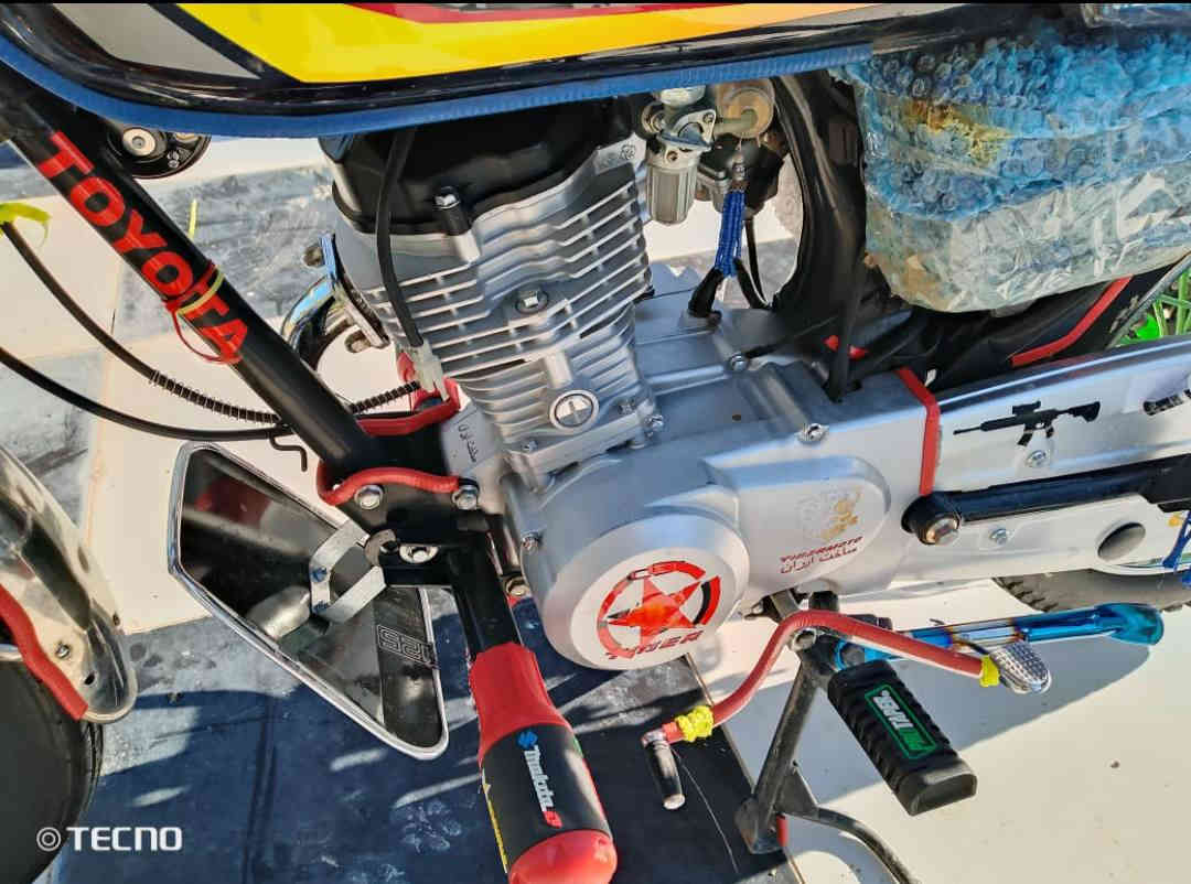 السلام عليكم ماطور تايكر 2023 بعده لوك مابي اي نقص كلشي شغال اصعد وامشي. منفيس كامل. للبيع السعر 750 مع مجال قليل.. ويرهم مراوس ويه 5 كير موديل 25 عادي حته اذا انطي فرق وتحياتي *********** العنوان كركوك حي العسكري
