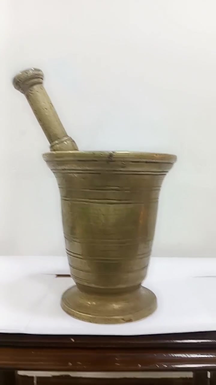 سلام عليكم هاون نوادر العراق قياس 23 يده 34مخطط بغدادي قديم *********** 🌹🌹🌹
