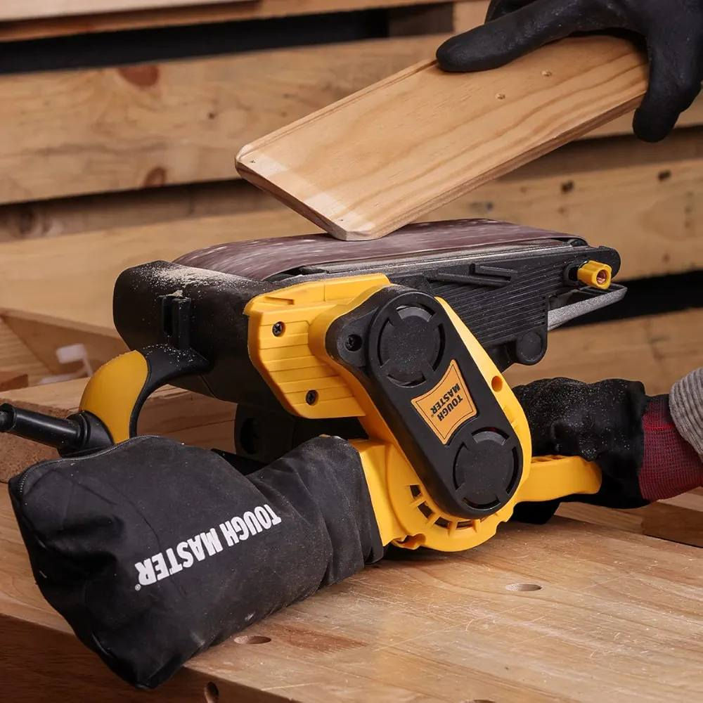 ماكينة صنفرة كهربائية بحزام
900 واط
السعر 30 الف 
***********
