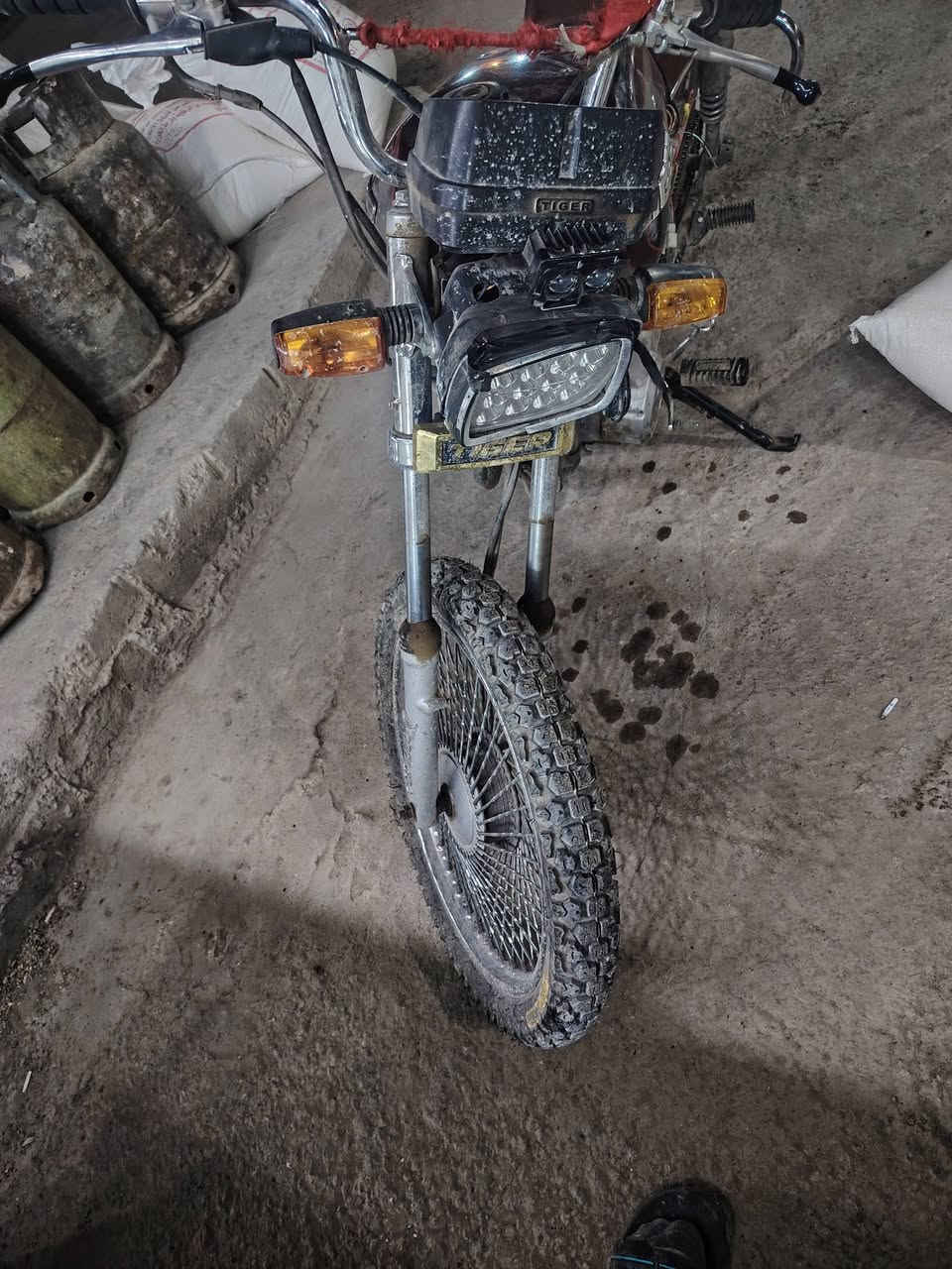 عمي عدي دراجه اريد ابيع كوم حديد هية شغاله كلشي مابيه ابيعلك كوم الو يطلع ابيه محرك ثاني مالس علاقة عارضة 300 ابيه مجال بدون اوراق


**إذا كنت صاحب هذا الإعلان وتريد حذفه لأي سبب، رجاءا أرسل رسالة إلى الدعم الفني**