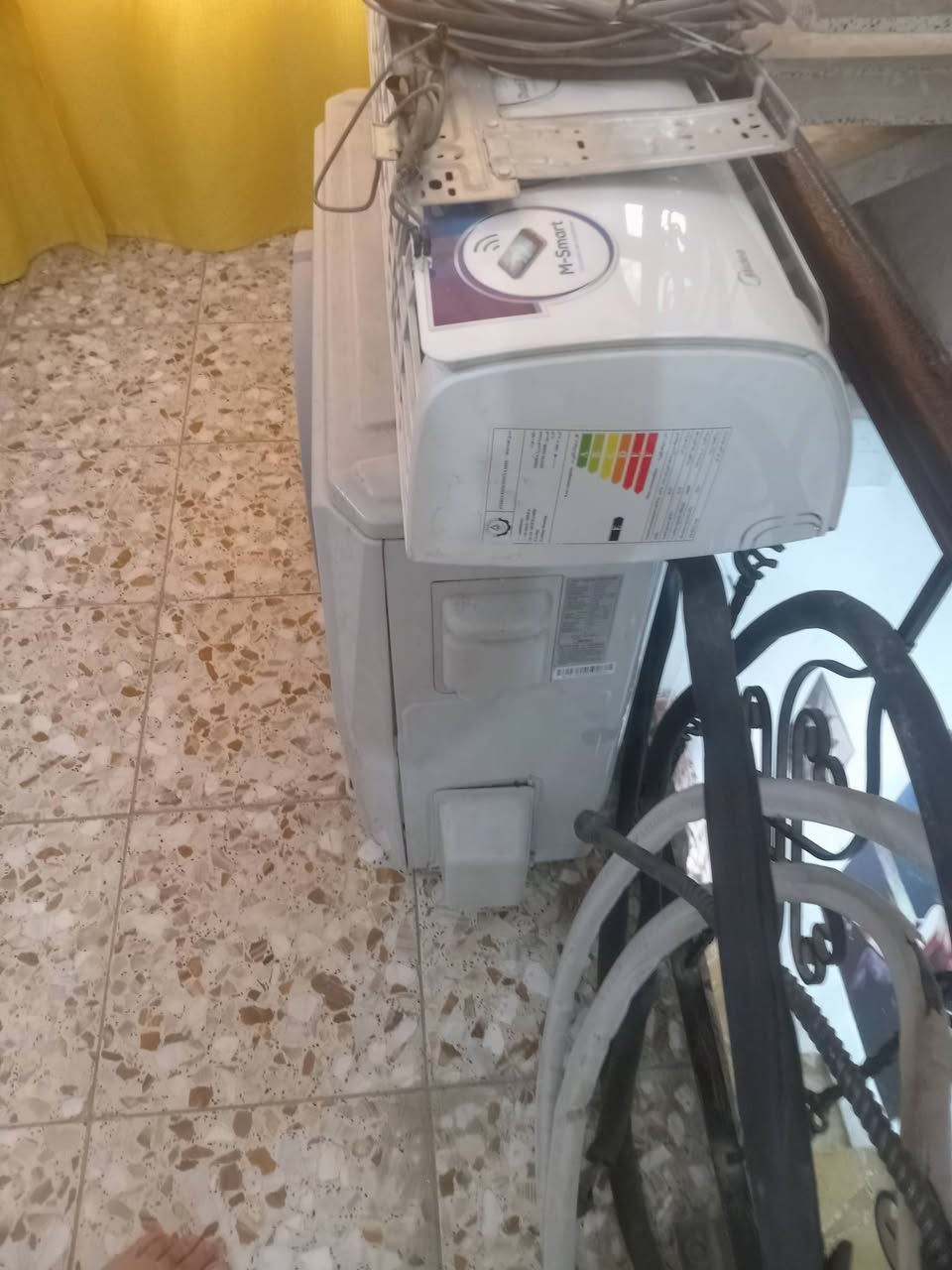 سبلت للبيع. ٢ طن مشتغل كلش قليل مكاني بغداد السعر ٥٠٠ الشراي يتصل ***********
