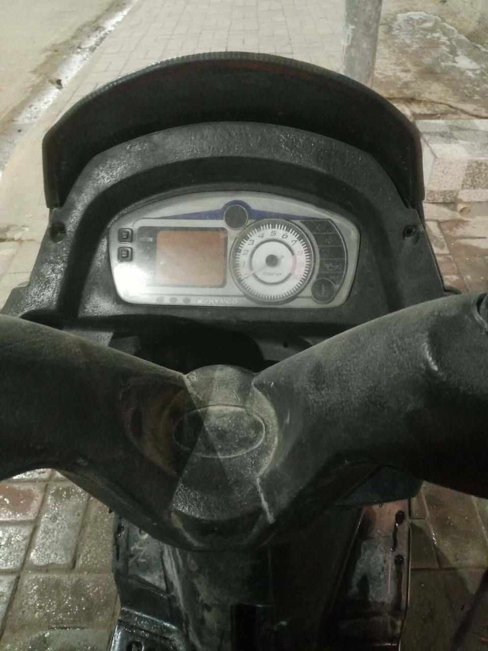 سلام عليكم موطور كايمكو لبيع  محرك نضيف موطور بحاله جيده سعر 250 وبي مجال عنوان رمادي  التأميم *********** استفسار واتساب او خاص
