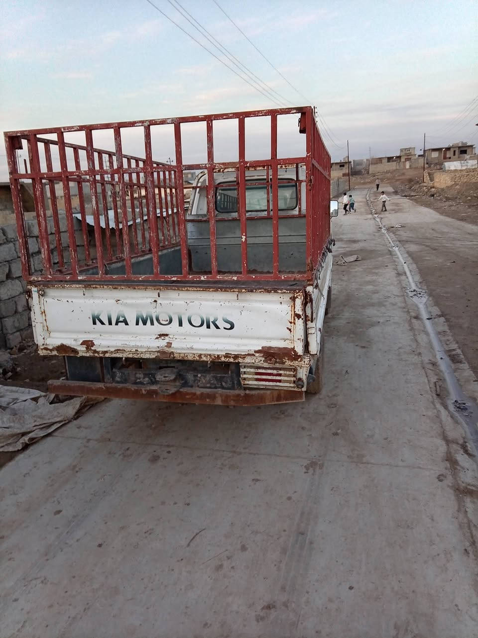 كيا موديل 96بنكو الون ابيض محرك شرط تواير شرط باتري جديدشاصي شرط ارقم مصطره  اسعر 48 ورقم صاحب السياره ***********
