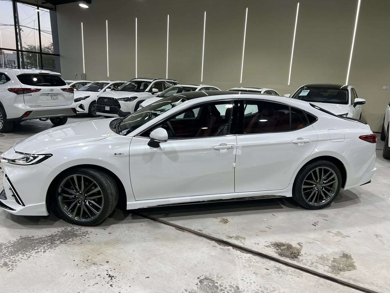 ✔️TOYOTA CAMRY XSE FULL 2.0 360 HYBRIDE 2025⚡️⚡️
تويوتا كامري 2000 سيسي فول مواصفات هايبرد 2025 
السعر :42مليون مرقم بغداد وسنويه 🔥
ياباني تجميع الصين 
البيع نقدا فقط لايوجد لدينا بيع بنظام الاقساط
المواصفات‼️
*حجم المحرك 4CYLINDER 2.0L ✅
*مرتبط بناقل حركة أوتوماتيك✅
*مفتاح التشغيل بصمة ✅
*بانوراما✅
*اريل نفكيتر ✅
*حساسات أمامية ✅
*حساسات خلفية ✅
*رادار✅
*لايت زينون + LED ✅
*كشافات ✅
*بك لايت LED ✅
*حجم الاطار 235/40R19✅
*ويل كب 19✅
*4 دسك✅
*حساسات ضغط الاطارات ✅
*اشارة في المرايا الجانبية ✅
*المرايا قابلة للطي كهرباء✅
*ماسحة خلفية ✅
*عدد AIR BAG 9✅ 
*هاند بريك كهرباء ✅
*ا ABS✅ 
*دشبول ديجتال ✅
*شاشة Apple Car play ✅
*5كاميرات 360 درجة✅ 
*مثبت السرعة Cruise ✅
*المودات والاوامر الصوتية✅ 
*ا Bluetooth ✅ 
*مخرج منفذ الطاقة ✅
*تتسع المقصورة ل 5 ركاب✅
*المقاعد جلد+كهرباء✅ 
*قطعتين تبريد✅  
*تحديد المسار✅
*أوضاع القيادة Drive Mode ✅
*أوتو هولد ✅
*نظام مانع الانزلاق ✅
*حاملات الأكواب ✅
*تطعيم الدواخل ألمنيوم ✅
شركة الفرس ألأبيض لتجارة السيارات 🚗
موقعنا بغداد مدينة معارض البياع -الشارع المميز-مقابل كراج البياع 📍
لاستفسار يرجى الاتصال على الرقم:
☎***********
