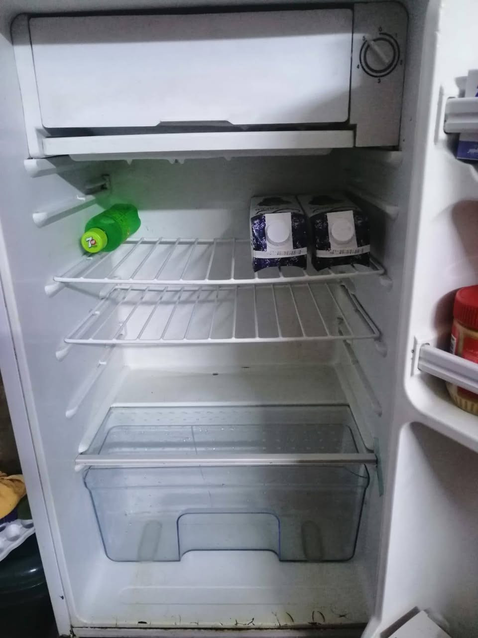 سلام عليكم براد شغال كامل حار أو بارد مداخل تصليح ثلاجه نضيفه تجميد خير من الله سعر البراد 60 وبي مجال سعر ثلاجه 70 وبيها مجال مكان بعقوبه ٧نيسان اي استفسار اتصل على ***********
