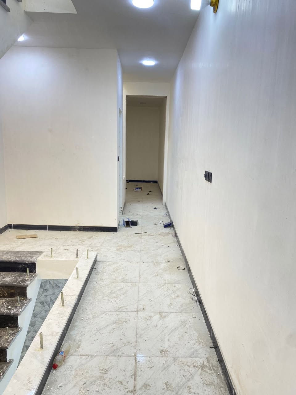 سلام عليكم مشتملات للبيع في الشعب قرب سوق اربع تلاف مساحه 65واجهه 3.25نزال 20تفاصيل البيت كراج صغير استقبال حوالي خدمات 3غرف نوم بناء البيت 2026 للاستفسار اكثر مكتب الشعب للعقاري باداره ابو جواهر  رقم الهاتف:***********
