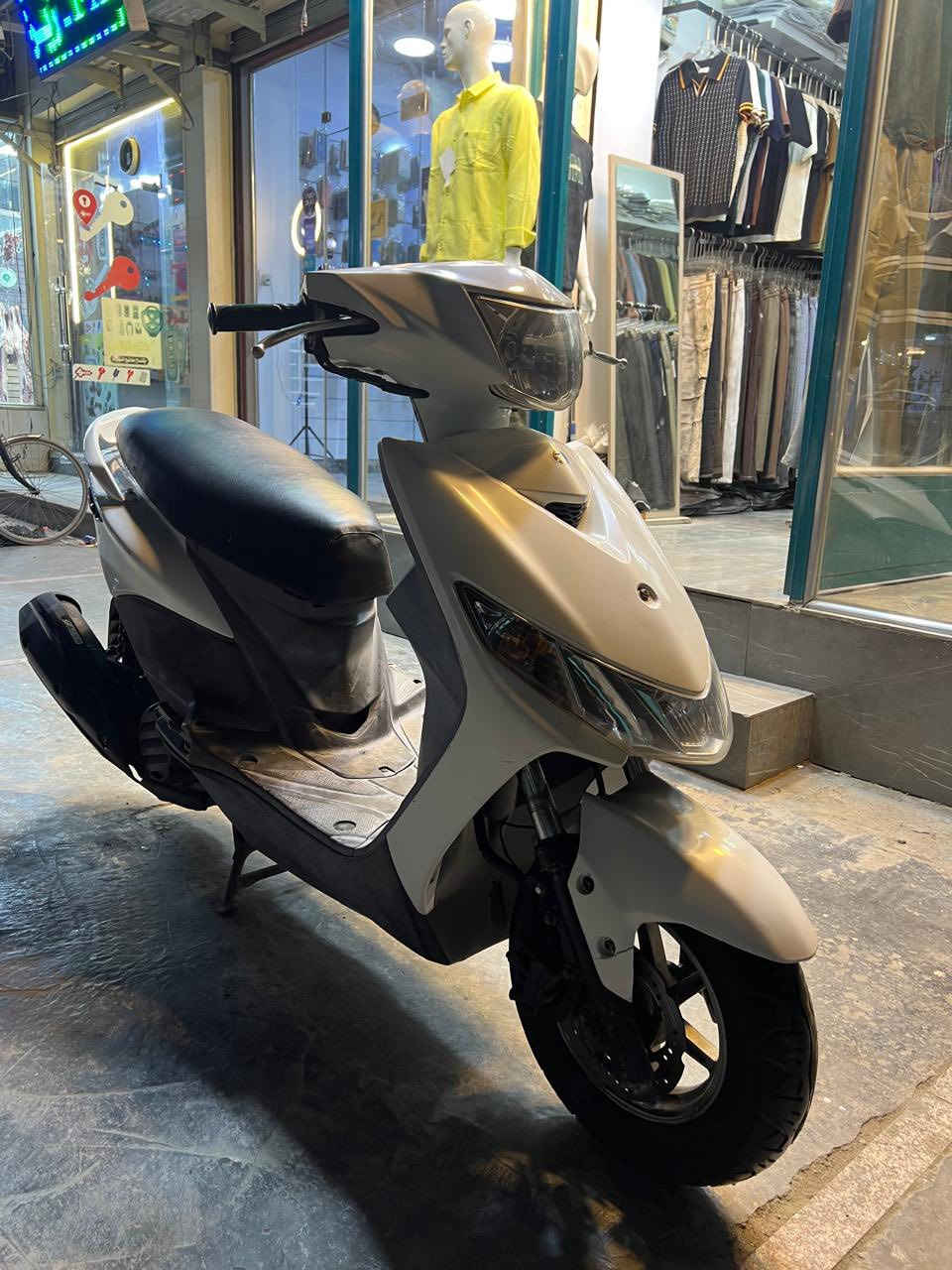 سلام عليكم GTR حديث للبيع 
كفالة عامة من كلشي الدراجة رمبة صار شهر من نازلة
نضافتها شوفه عينك برمبة ماكو بنضافته الدراجه جديده بلكارتون 

ما بيــها نقص برغي كاملة مكــٌملة 
 
(الســـعـــر 1300 ). مكانها بغداد الامين الثانية 

***********
