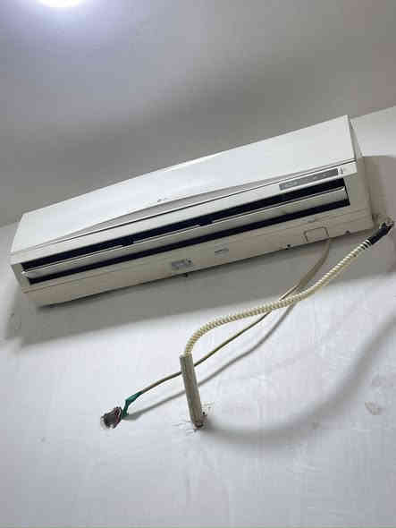 سبلت Lg طن ونص خير من الله تبريده وتكييفه كلش زين سبب البيع فتحت مشروع ومانجح سعره 400 قفل شرط السبلت تفحصه اذا مايبرد او يكيف انطيكيا بلاش ***********
