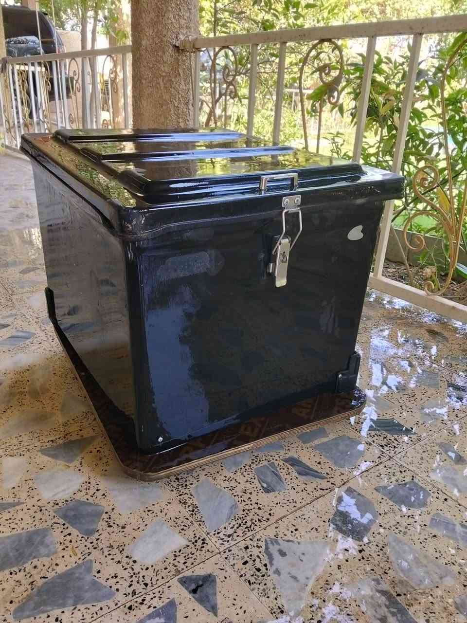 سلام عليكم عندي هذا صندوك البيع
فايبر كلاس قوي كلش صندوك جبير وحلووو اليريده اني 
بخدمتة مكاني شعب الثعالبة سعرة 80 وهذا رقمي 
***********
