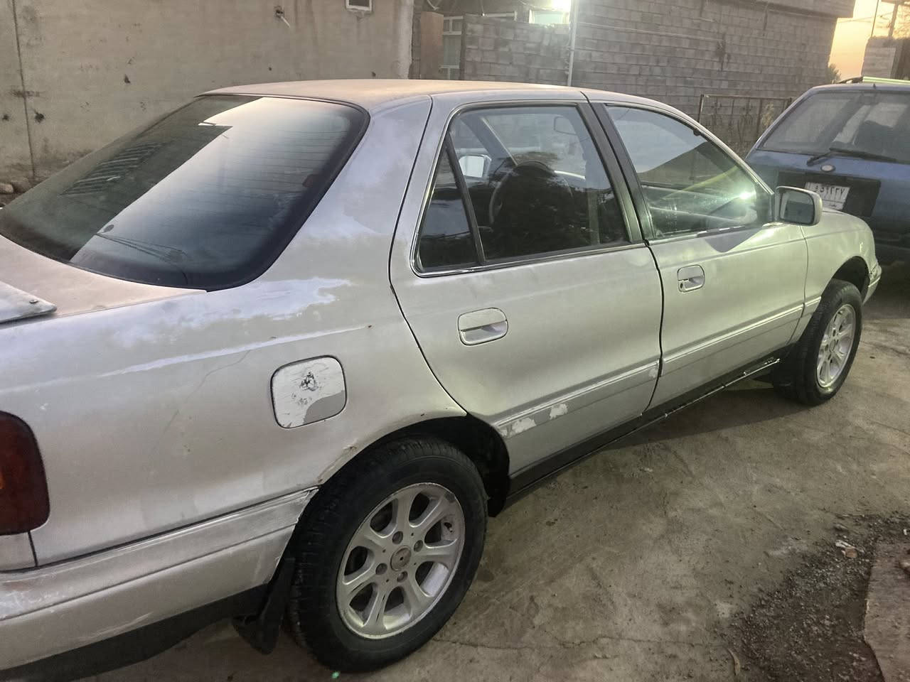 هونداي 1992بيها كابون سياره كدام العين تخم تاير جديد جواها باتري جديد طخم الكدام جديد فقط دبلات الورا رايحه سعر 15وبيها مجال ***********
