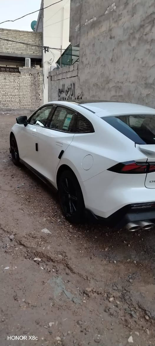 بسم الله الرحمن الرحيم 
اللهم صل على سيدنا محمد وال محمد 
السلام عليكم ..
شانجان يوني ڤي موديل 2025 فئة السبورت محرك 2000 توربو 
230حصان 
عزم دوران 390 نيوتن
8 گير AT
بانوراما 
سبويلر جناح كهربائي 
كزوز رياضي  و 4 فتحات صالنصه 
تحديد مسار وتحذير مغادرة الخروج عن المسار 
رادار امامي وحساسات اماميه وخلفيه 
بريك تلقائي مانع تصادم 
كاميرات 540 درجه 
داش كام تسجيل تلقائي
قياده شبه ذاتيه 
نظام صوتي سوني 10 سماعات + دمام خلفي 
تحكم ستيرن 4 اتجاهات 
شفتات سرعه 
قطعتين تبريد امامي وخلفي 
كشنات رياضيه جلد مطعم لونين 
تجوه خلفيه
كشنات الاماميه تحكم كهرباء 
تبريد كشنات
صندوق تحكم كهرباء 
ستيرن دبل D رياضي 
زجاج اوتو مع خاصية فتح واغلاق الجام من الريمونت 
مرايا جانبيه كهربائية قابله للطي كهربائياً
اضاءه محيطيه بعدة الوان 
وضعيات قياده متعدده ايكو +نورمال+ سبورت+ سمارت بالاضافه الى زر سوبر رايس وضع السباق 
دخول ذكي بصمه 
تشغيل بصمه
خاصية التشغيل عن بعد 
ابل كار بلي + اوتو كار بلي 
 شاشة معلومات/ترفيه + عدادات رقمية. شاشة لمس 12.3 بوصة وشاشة عدادات 10.25 بوصة. 
شحن لاسلكي 
وسائد هوائية متعددة (أمامية، جانبية، ستائر). 
ويل 18 رياضي + اطارات كونتينتال رياضيه 
إضاءة ليد أمامية وخلفية. 
مراقبة ضغط الإطارات (TPMS
نظام الثبات الالكتروني 
 ماشيه 21 الف  قابله للزياده بعدها ع وضعية الشركه مكفوله من الضربه والطخه والصبغ  السياره حره رقم بغداد داخل الضمان سعرها 27  مليون بيها مجال قليل عجبك السعر وشراي راسل واتس اب ماعجبك السعر اذكر الله و اعبر المنشور وتذكر انه الكلمه الطيبه صدقه وكان الله يحب المحسنين .. 
واتساب *********** بغداد, العراق
