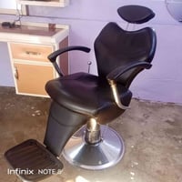 اغراض محل حلاقه للبيع ما بيع مفرد ابيع كامل 07511446754 حي  القاهره
