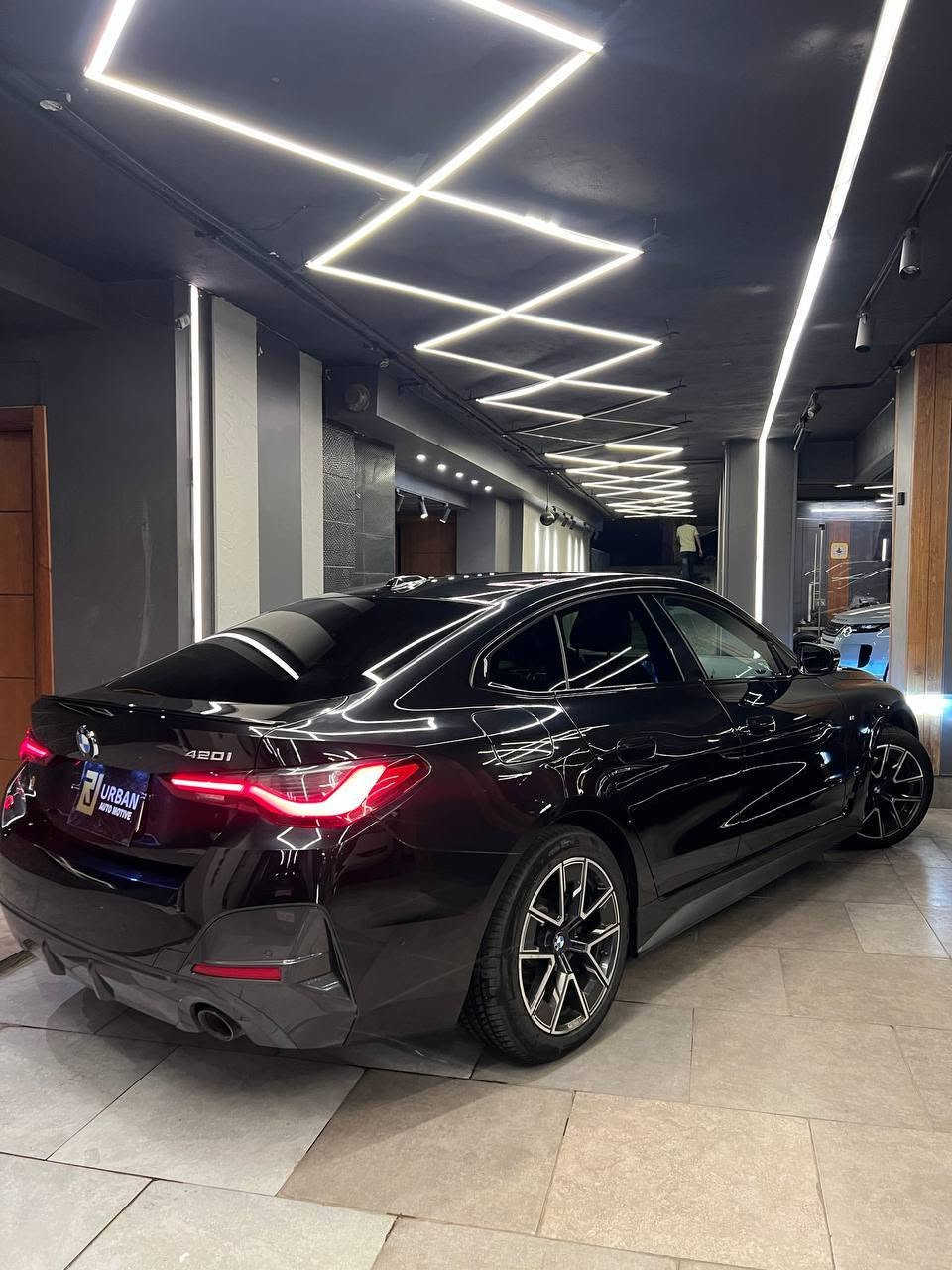 وسع لسيارة المليونيرات🤑🤑 
BMW 420i 
M sport
Wakel 
Model 2024 
28,000 Km 
2000Cc turbo 
184Hp
Keyless entry 
Harman /kardon sound system 

كراسي كهرباء وميموري 
فتحه سقف 
جنوط 18 انش 
شاحن وايرليس 
تكيف فور زون

لون اسود فرش احمر 
رخصه سنه مرور بولاق
كاش وقسط💥💥 

السعر : 3,600,000


**إذا كنت صاحب هذا الإعلان وتريد حذفه لأي سبب، رجاءا أرسل رسالة إلى الدعم الفني**