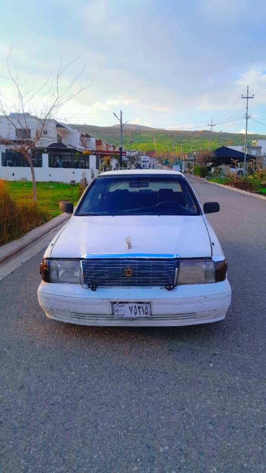 سلاوی خواتان لیبیت  تویتا کراون مودیل 1997 گێر، مەکینەی vvt  تۆماتیک واتا گێر و مەکینەی بەتە مرخوب سیارەکەی زۆر بی  مەسەرەف کەم بەنزین دەخوات  توند و تۆڵە ئی ماڵی خۆمانە  مەعرەزی نە دیووە  واتا ئی دەستی خۆمانە گێر و مەکینەی بەشەرت   100 ڤیتەر   سیارەکە  ماڵی دۆستە واتا بی سەزەتایە و کۆدێ بۆ دەکەری بی موشکیلە ڕەقەمیکی جوانیشی بە هەدیە لەگەڵە بۆ کود کردن سەعری 12 وەرەقە و معامەلە  لەشاری کۆیە   ژمارەی خاوەنی *********** كويسينجاك, أربيل
