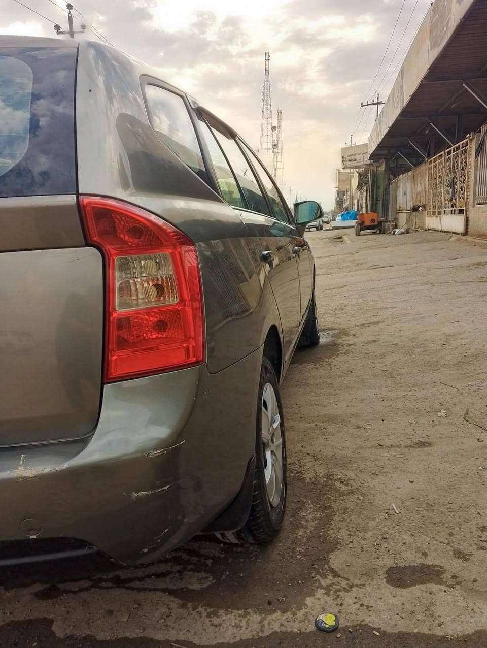 السلام عليكم للبيع كيه كارنز موديل 2009  بسمي السياره موجوده بلعماره كير ومكينه كفاله والحداديه 80 بلميه سياره  حلوه مال عاءله للجناي بصره مشروع وطني السعر94 ورقه اوبيهه مجال السياره مصبوغ بيهه بابين اماميات الاتصال ***********
