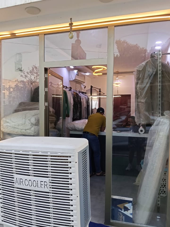 مكوئ لوندري المحل يتكون من غسالات ثنين كبار اوتوماتيك +جفافه +وهوه الكوي ورفوف وميز دخوليه محل نزال المحل 8متر العرض 3 ايجار المحل 450 كهرباء خصخصه ….عنوان المحل بغداد القادسيه شارع السكه. الاتصال عالرقم فقط (***********)
