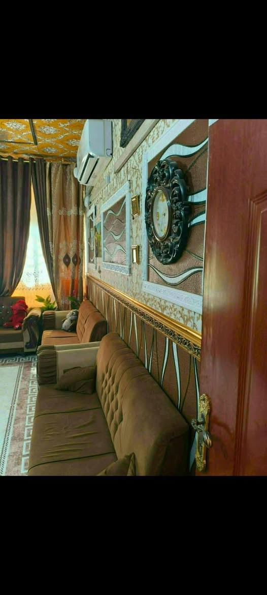 السلام عليكم 
بيت للبيع  المساحه 100م بـ35 صافي
مطلوب قرض 7 ملايين بالشهر 150 الف تسديد المشتري يتحمل
القرض رقم البيت 9721مجاور مدرسة بلقيس *********** 
📢 نستقبل طلباتكم وعروضكم من خلال مراسلة الصفحة أو الاتصال على الأرقام أعلاه.
📍 العنوان: بغداد – سبع البور – مكتب حيدر حنون للعقار ركن شارع بلقيس
