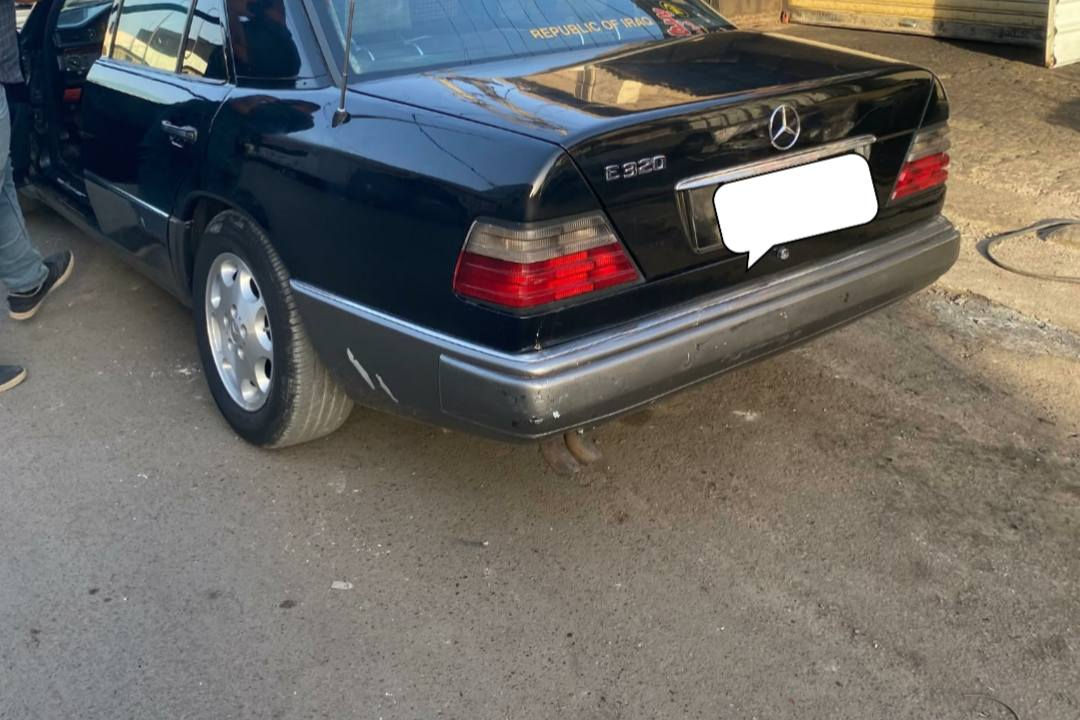 السلام عليكم دب موديل 1991 
مكينه 320 خراطيم بجديد شديتها مال وارد
صدر جديد أمامي وخلفي مال وارد عرباين 
تبريد شغال 
سياره بهل نضافه يرادلها بوليش وتحكيلات وترتيبات بسيطه 
رقم جديد سنويه قبل شهر سويتها 
السياره نضافتها مثل البصوره 
غرفتها مخمل بس مو كلش نضيفه سياره محتاجلها غرفه وتكعد ١٠٠ بال١٠٠ مكاني بغداد الغزاليه . الشراي ماوكف ويا 
*********** بغداد, العراق
