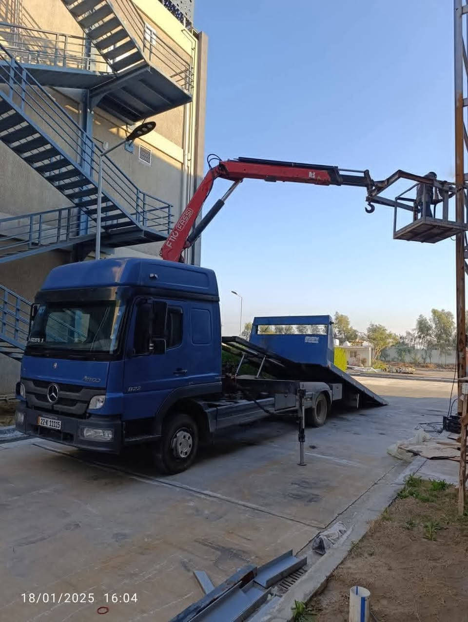 اسلام عليكم كرين اتيكو للبيع
رقم اربيل باسمي رقم مميز
موديل 2007
جاهز من كلشي 
تبريد بلادي 
جهاز فاسي 5طن ريمونت 
سبرنك امامي خلفي 
السيارة مكفوله من الدعاميه الدعاميه 
***********
