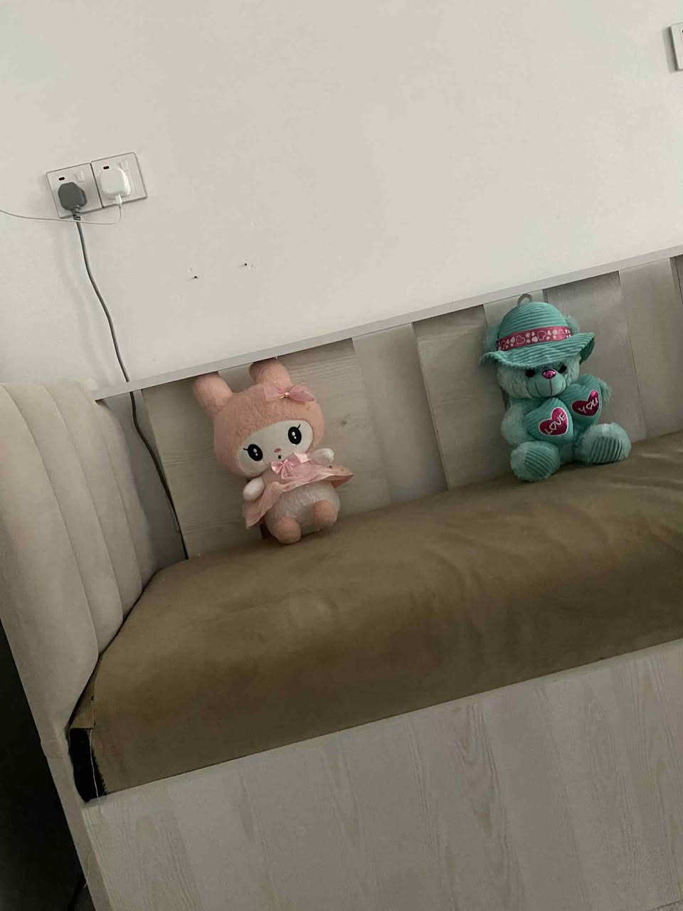 زۆر تازەیە و تۆکمەیە  دەسکردە بازاڕی نیە
درێژی١٤٥سم
پانی ٦٠ سم  
بەرزی٨٤سم 
دۆشەکی لەگەڵە ژێرەکەی ئەتوانرێ وەک مەخزەنێک بەکار  بێنی السليمانية, العراق


**إذا كنت صاحب هذا الإعلان وتريد حذفه لأي سبب، رجاءا أرسل رسالة إلى الدعم الفني**