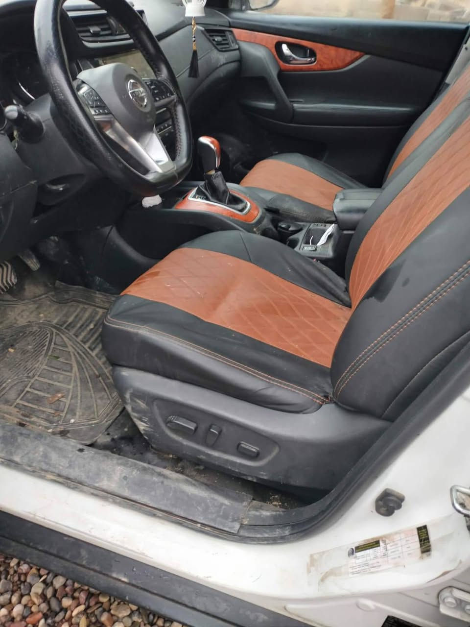 .السلام وعليكم نيسان روج موديل ١٩ فول بدون تنته اربع قطع بس انطيك حزامالسعر125 وبيه مجال حگ الجيه مو شراي لا تتصل***********
