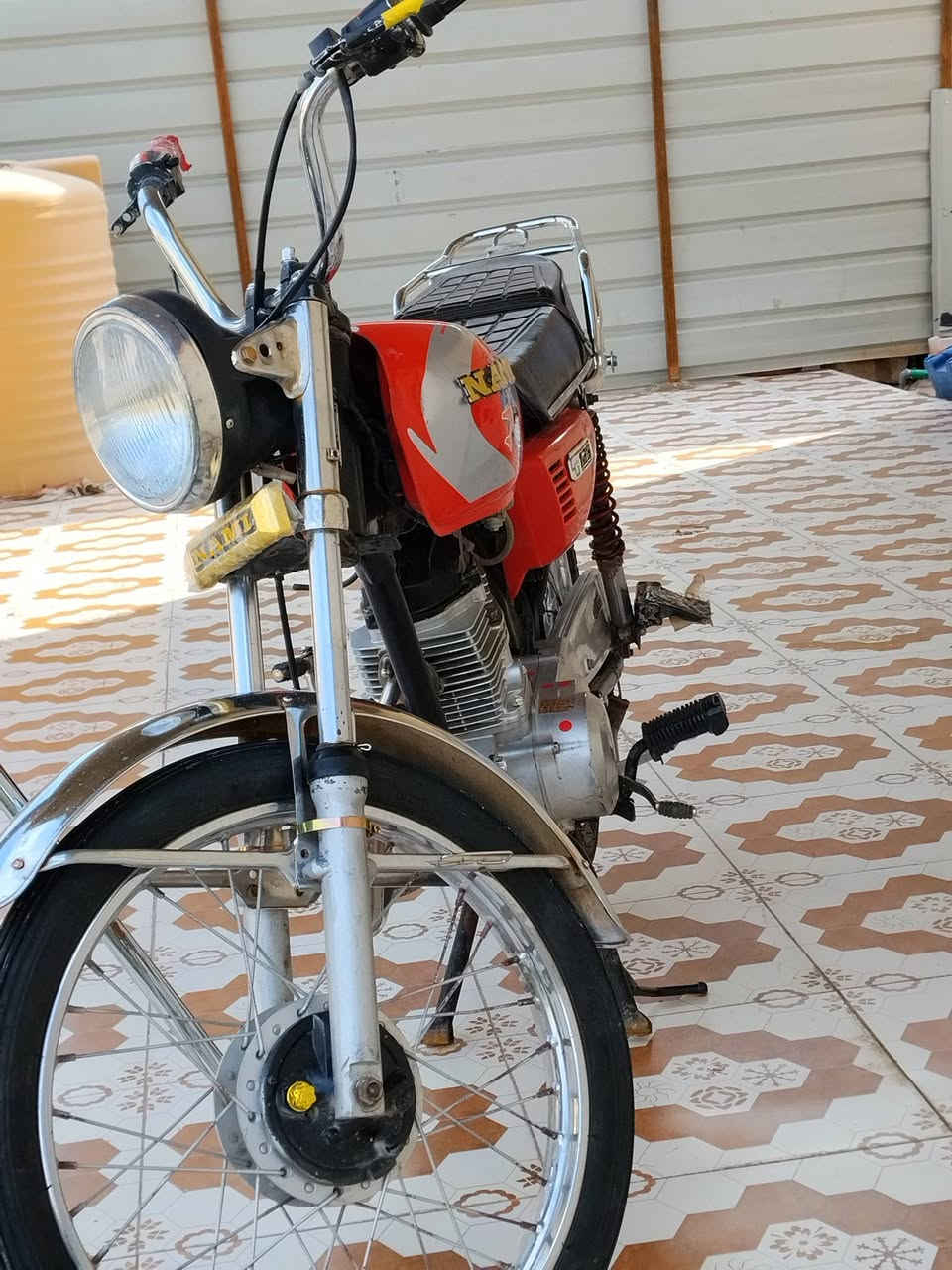 السلام عليكم للبيع دراجه تايكر 2018 اوراق اصولي دراجه حلوه ونضيفه بس عوزه تفيلس شلعته تشك الكاع  مكاني بابل طهمازيه 
السعر 350 بيه مجال بسيط جدا للاستفسار.      ***********
