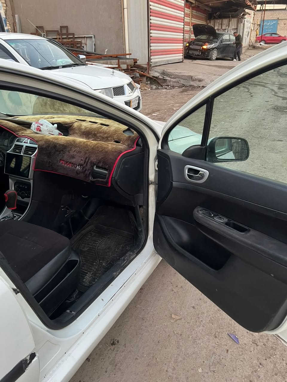 بيجو 307موديل 2014 كير مكينه جيده تخم تاير تبريد شغال السعر 53غير متواجد عل فيس الاتصال عل رقم ***********
