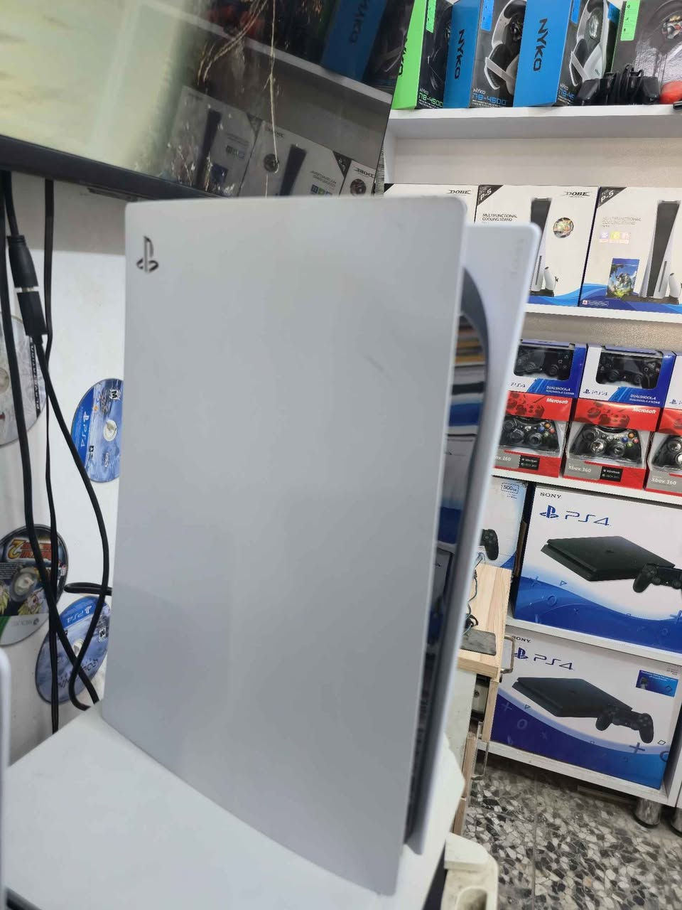 بلي فايف فات واحد تيرا نضافه الجهاز ٩٩% جهاز جديد توصيل كافه المحافظات العنوان نجف كوفه فلكه حبيب الرعاش السعر ٥٧٥ قطعه وحده الرقم *********** النجف, العراق
