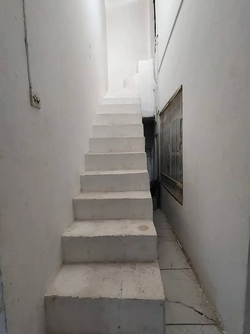 🏤🏤🏤🏤بيت للبيع 🏤🏤🏤 🏤

الموقع //
حي الوحده خلف المستوصف 

المساحه //100متر 
الواجهة //10متر 

يحتوي على
 غرفه وصاله ومطبخ وحمام أستقبال

للأستفسار على 
الأرقام الضاهره وأتساب 
***********
***********

أو مراجعة مكتب محمد الغانمي جمهوري شارع السائدين مقابل ملعب 🏟️ الاتفاق الرياضي
