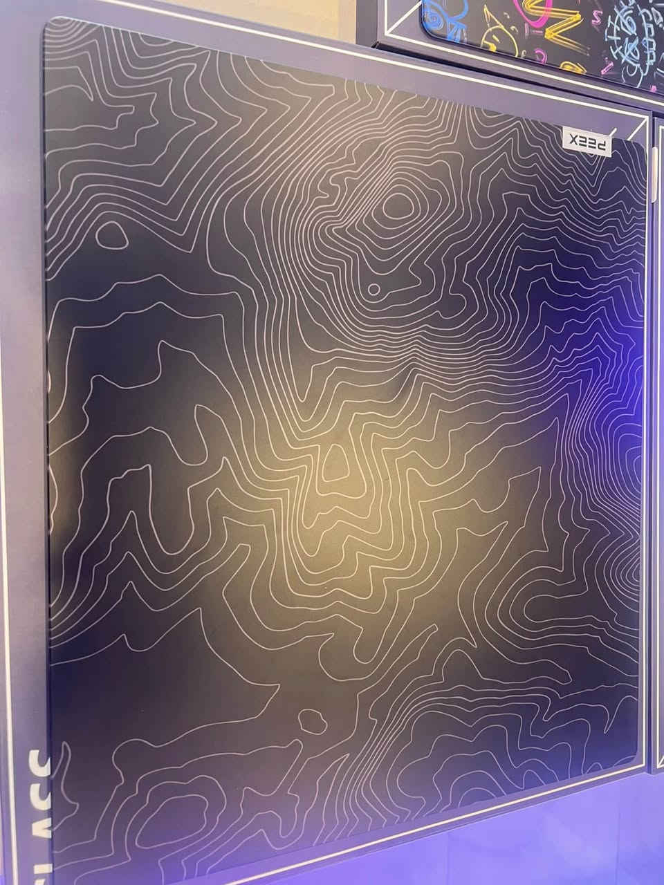 45,000 دينار عراقي فقط
رقم:*********** 
tiktok: thunder_tech4

🌟 PEEX Glass Mousepad | للأداء الأقوى والمظهر الأجمل 🌟
لكل قيمر ومصمم يدور على السلاسة والثبات المطلق! متوفر الآن ماوس باد زجاجي (Glass Mousepad) من البراند المميز PEEX بثلاثة تصاميم خرافية تناسب سيتأب مالتك 🔥.

📐 المواصفات:
 الحجم: 40cm * 45cm (مساحة مثالية ومريحة جداً للحركة).
 المادة: زجاج عالي الجودة يوفر سلاسة فائقة وسرعة استجابة مذهلة للماوس.
 التصاميم المتوفرة:
1. التصميم الطبوغرافي الأسود الفخم (Topographic Black).
2. تصميم JINX الملون والمليء بالحيوية لعشاق الغرافيتي والألوان.
3. التصميم الطبوغرافي الأبيض والرمادي الهادئ والأنيق
