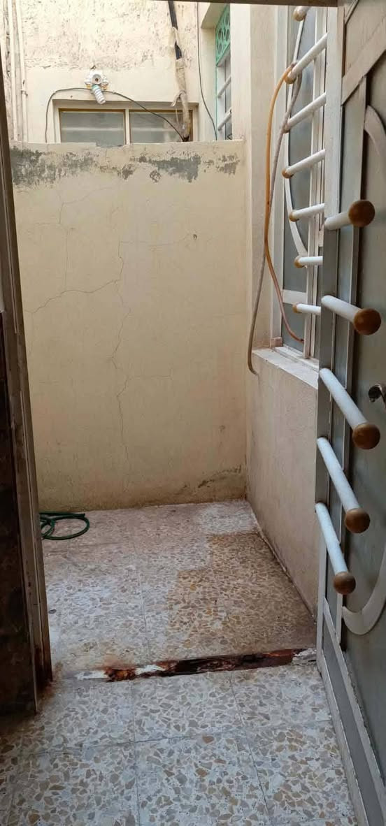 بيت🏠 للايجار المساحه 50 متر حي النداء شارع مجمع بيتي عمود 54 خلف مول بغداد #قريب_جدا_عن_الشارع_العام سعر الايجار 200 يحتوي على غرفه صاله مطبخ حمامات للاستفسار ***********
